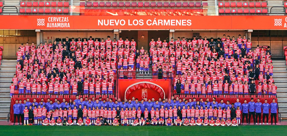 La <a href="/CanteraNazari/">Granada CF Cantera</a> se ha reunido al completo con motivo del #DíaMundialdelaInfancia. 

El deporte y el fútbol como herramientas de formación y concienciación en defensa de los derechos de los niños. Hacer cantera es construir futuro.