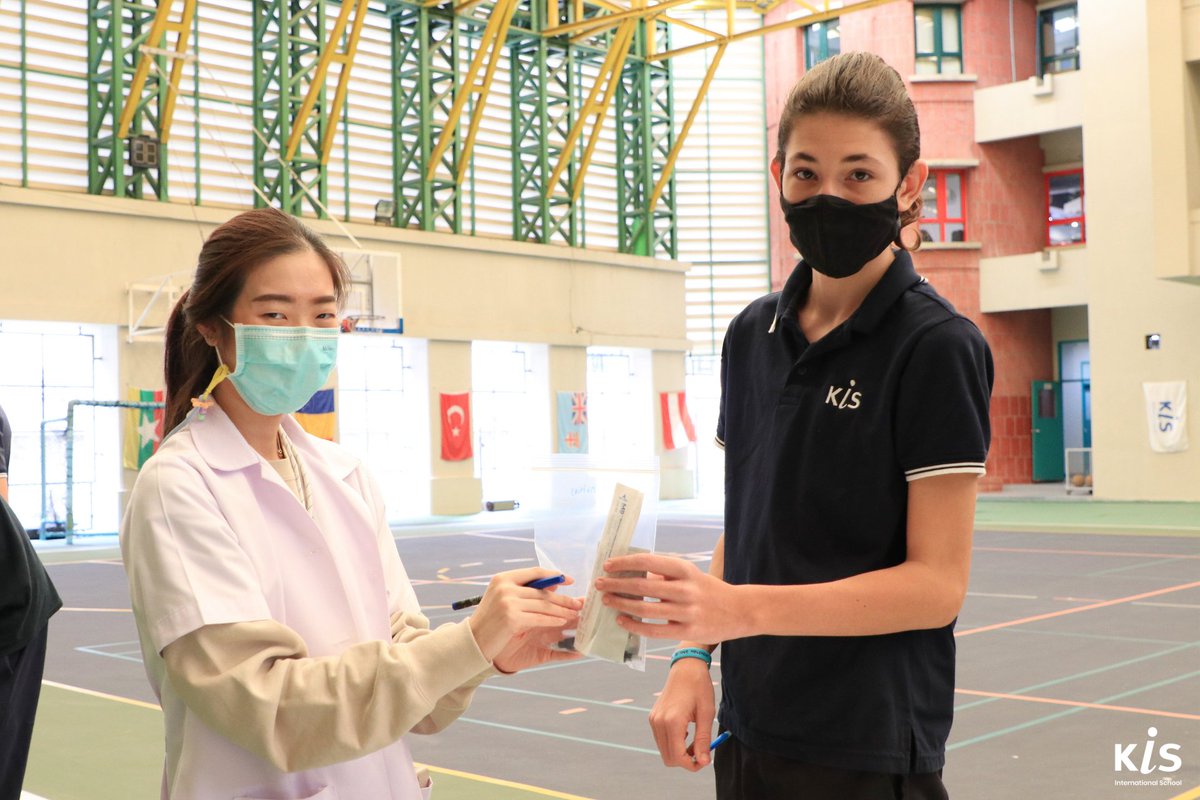 KISbangkok's tweet photo. Free ATK test pickup day.

Secondary students are doing their part to keep the community safe with our twice weekly testing for in-person instruction. 

#KISinternationalschool #safetyfirst https://t.co/B6zSOTBcrp