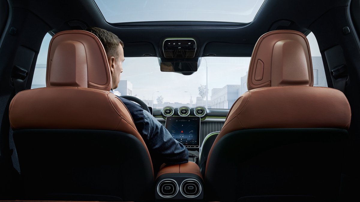 MercedesBenz_DE's tweet photo. Willkommen in der Komfortzone.
Mit den wegweisenden Innovationen im neuen Mercedes-Benz #CKlasse #TModell entspannt ihr euch auf jeder Fahrt. 
Informiert euch jetzt über Finanzierungsmöglichkeiten. ▶️ https://t.co/5UHbu7MadE https://t.co/jysVBrxy4P