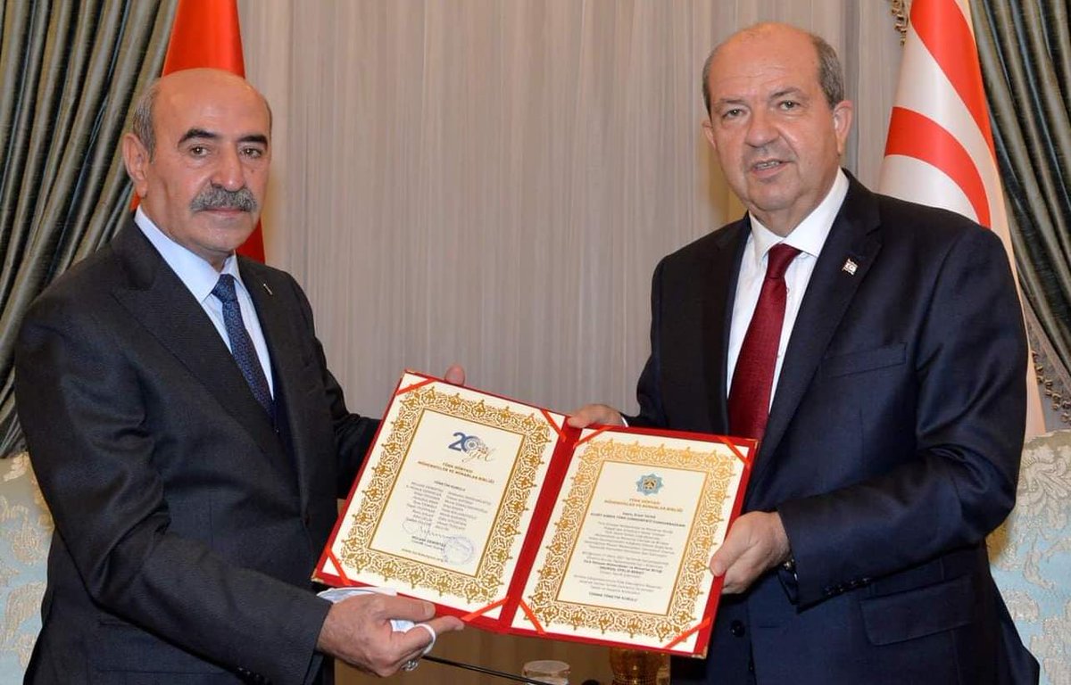 mucahitdmrts's tweet photo. Türk Dünyası Mühendisler ve Mimarlar Birliği heyeti olarak, KKTC Cumhurbaşkanı Sayın @ersinrtatar Bey'i ziyaret ettik. @TDMMBresmi Onursal Üyelik Beratını kendisine takdim ettik. https://t.co/cjAZuoKBaq