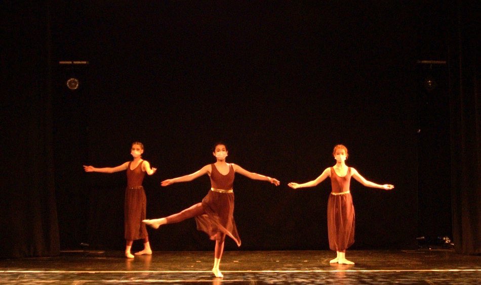 BeatsBath's tweet photo. More pictures from our @bathcarnival event in the summer. Such a brilliant  performance opportunity for the dancers🥰 #bathcarnival #performance #dance #lovedance #ballet #balletdancers #danceschool #harrypotter https://t.co/gyPVbNCoDO