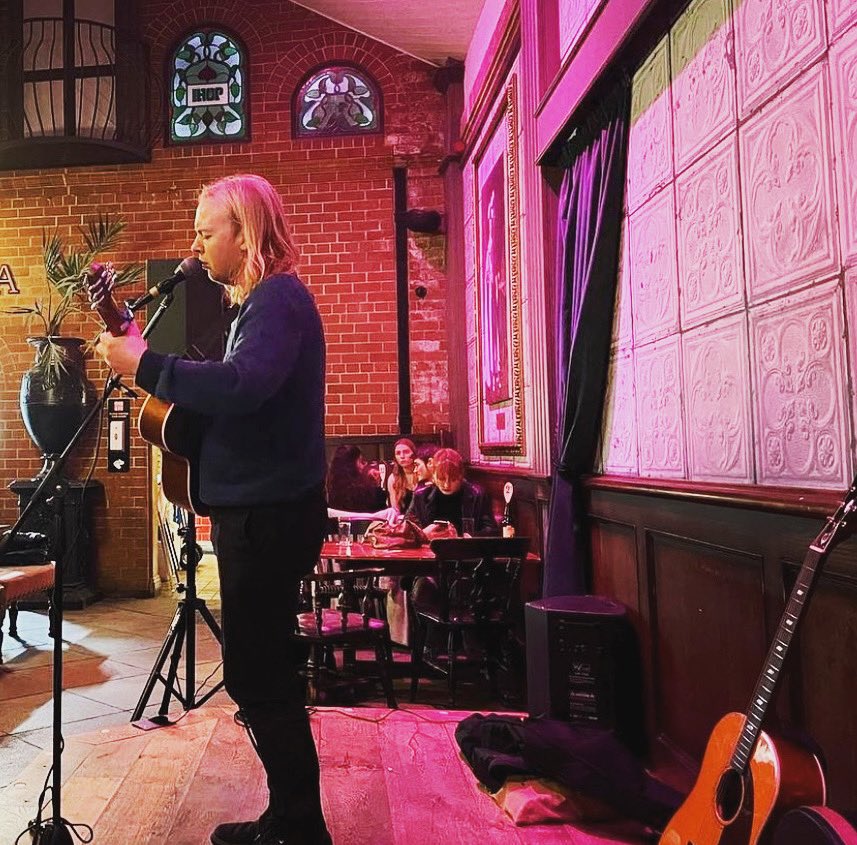 Beers, music, pizza, repeat 🔁

🗓 𝐅𝐫𝐢𝐝𝐚𝐲
Dave Keegan | 9pm

🗓 𝐒𝐚𝐭𝐮𝐫𝐝𝐚𝐲
Micky Johnson | 9pm

🗓 𝐒𝐮𝐧𝐝𝐚𝐲
Open Mic Night | 8pm - 10pm

Thats our weekend plans, what are yours? 🧐🍻

#York