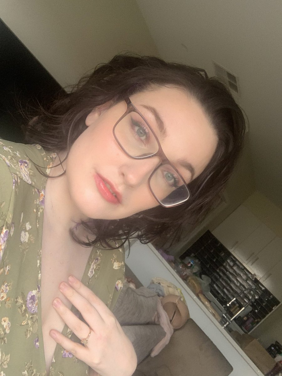 Whipply's tweet photo. Makeup for date night 🥰🥰 https://t.co/SI87ByhycZ