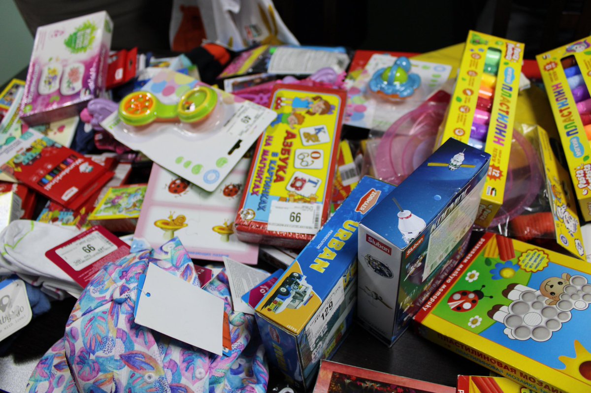 «Приятный сюрприз»- продолжение  предновогодней акции #сызранскийрайон <a href="/V_Kuzneccova/">Виктория Кузнецова</a> <a href="/Admin_rayon/">Администрация Сызранского района</a> для социальных работников Сызранского района <a href="/anocso_szr/">АНО "ЦСОН "Сызранский"</a> . Коллеги, благодарим  за ваш нелегкий труд в условиях пандемии! <a href="/minsoc_samara/">Минсоцдемографии Самарской области</a> #детскиймир