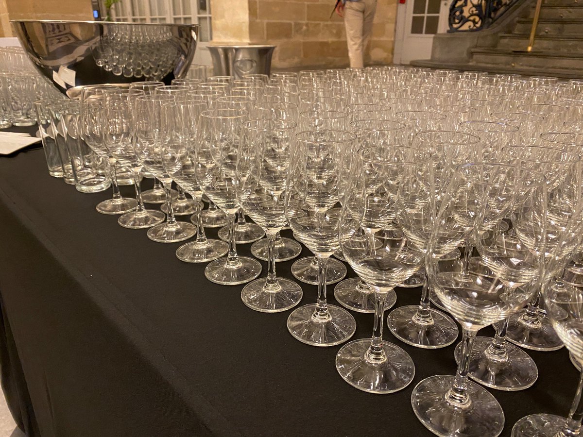 Khikoantivol's tweet photo. [#FTDAY21] Ravi d'avoir retrouvé l'écosystème en présentiel à travers ce magnifique évènement par @FrenchTechBdx 👏😃

Bravo et merci 🙏 à toute l'équipe 

Heureux de croiser des visages familiés ... 🤩

#entrepreneur #innovation #frenchtech #frenchtechbdx #humain #convivialité https://t.co/uv3KR25NWA