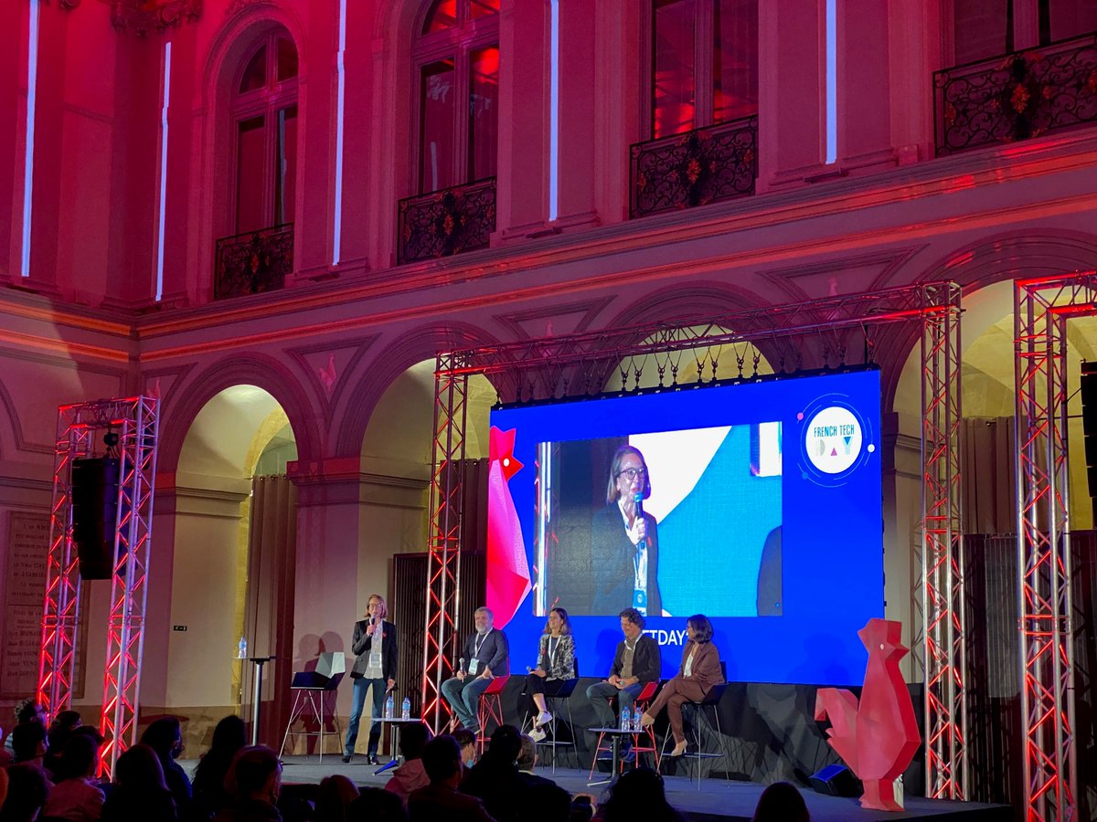 Khikoantivol's tweet photo. [#FTDAY21] Ravi d'avoir retrouvé l'écosystème en présentiel à travers ce magnifique évènement par @FrenchTechBdx 👏😃

Bravo et merci 🙏 à toute l'équipe 

Heureux de croiser des visages familiés ... 🤩

#entrepreneur #innovation #frenchtech #frenchtechbdx #humain #convivialité https://t.co/uv3KR25NWA