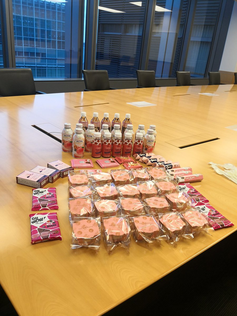 hizaga's tweet photo. #PinkFridayPride selfie alert!
We have pink sweets, pinks masks, pink shirts, and Pink Friday Zoom talks🌸🏳️⚧️🌷🧁💗🏳️🌈 https://t.co/V0xsM4fgjB
