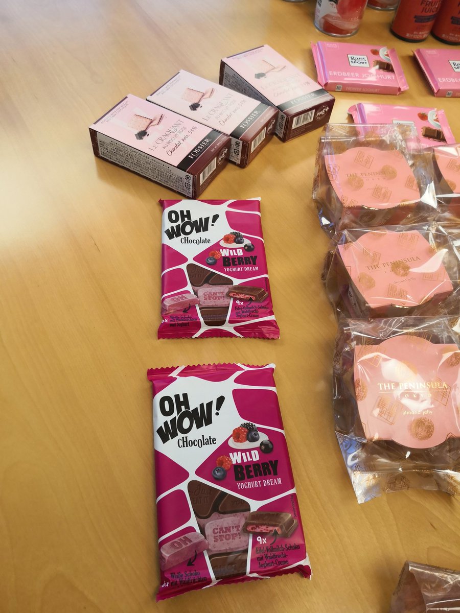 hizaga's tweet photo. #PinkFridayPride selfie alert!
We have pink sweets, pinks masks, pink shirts, and Pink Friday Zoom talks🌸🏳️⚧️🌷🧁💗🏳️🌈 https://t.co/V0xsM4fgjB