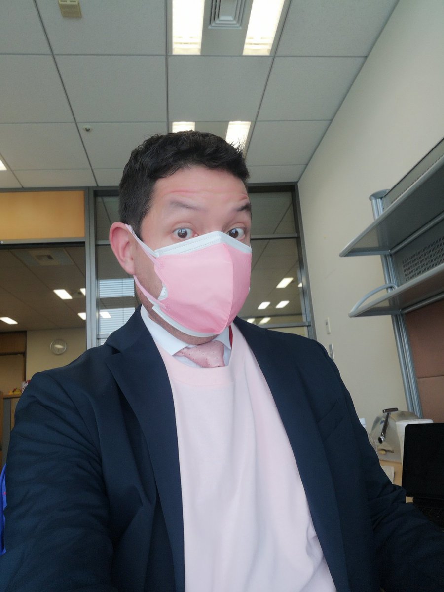 hizaga's tweet photo. #PinkFridayPride selfie alert!
We have pink sweets, pinks masks, pink shirts, and Pink Friday Zoom talks🌸🏳️⚧️🌷🧁💗🏳️🌈 https://t.co/V0xsM4fgjB