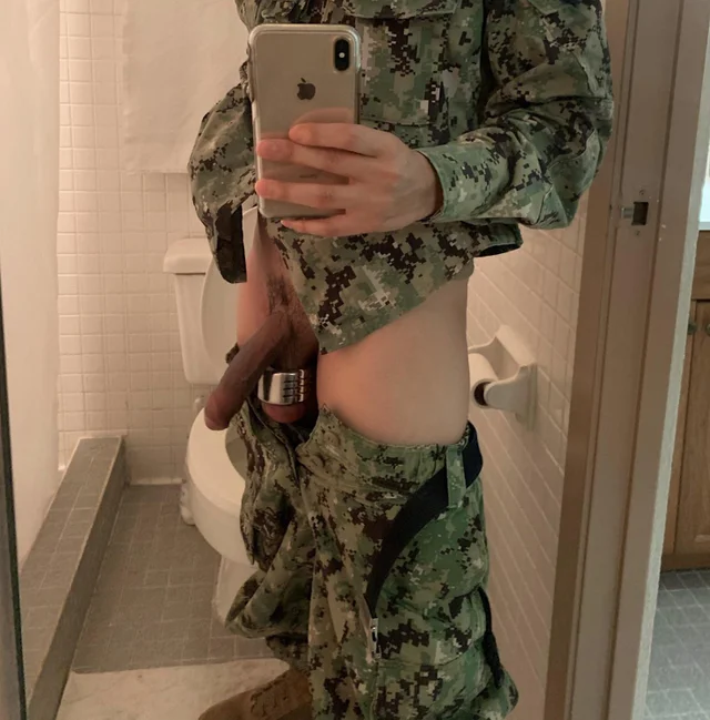 barracksops's tweet photo. Wearing #ballweight while in uniform! #navycock #uniformmen #gaymilitary #gaynavy #uncut #latincock
Source: https://t.co/d69H4aX8Oy https://t.co/9YroLs1oAK