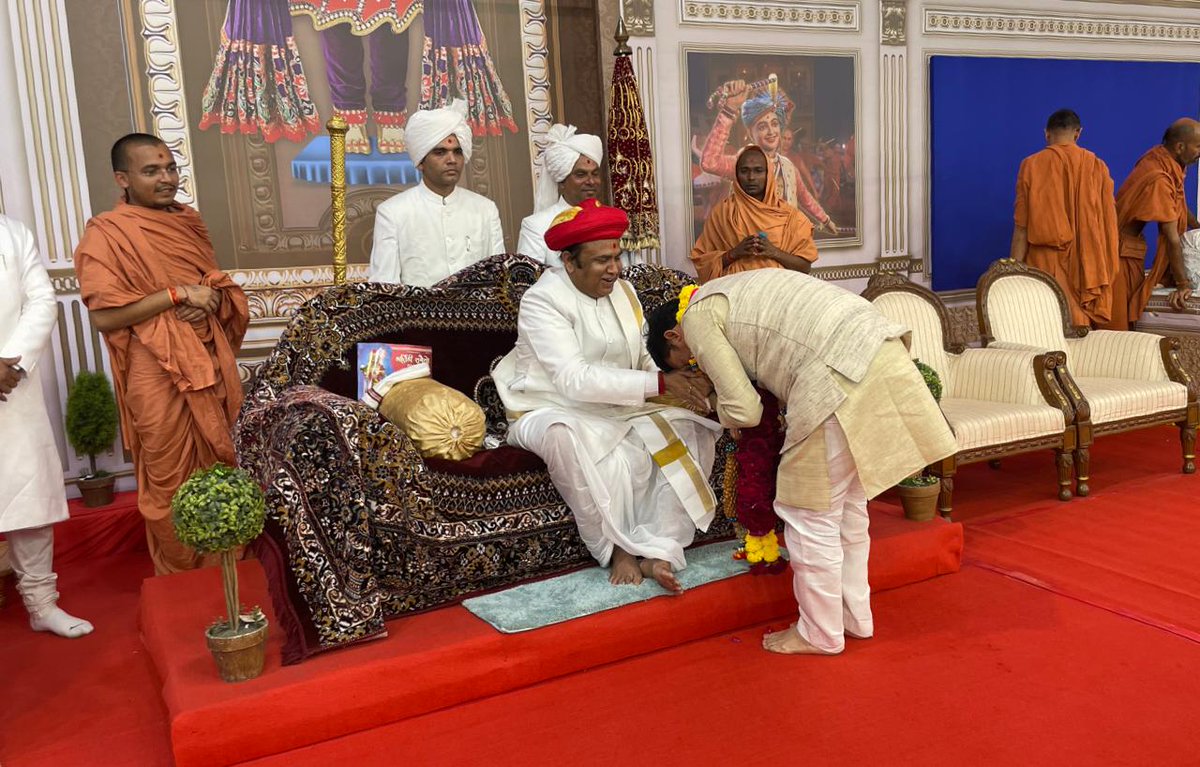 devusinh's tweet photo. શ્રી સ્વામિનારાયણ મંદિર વડતાલધામ આયોજીત કાર્તિકી સમૈયો - 2021 નિમિત્તે ભગવાન સ્વામિનારાયણના લીલા ચરિત્ર તથા તેમના સંપર્કમાં આવેલ પવિત્ર વસ્તુઓના દર્શન કરી ધન્યતા અનુભવી અને  પ.પૂ. ધ.ધૂ. 1008 આચાર્ય શ્રી રાકેશપ્રસાદજી મહારાજશ્રી ત��ા  વક્તા પ. પૂ. સદ્. શ્રી જ્ઞાનજીવનદાસજી સ્વામી, https://t.co/R2fwZDK8JC
