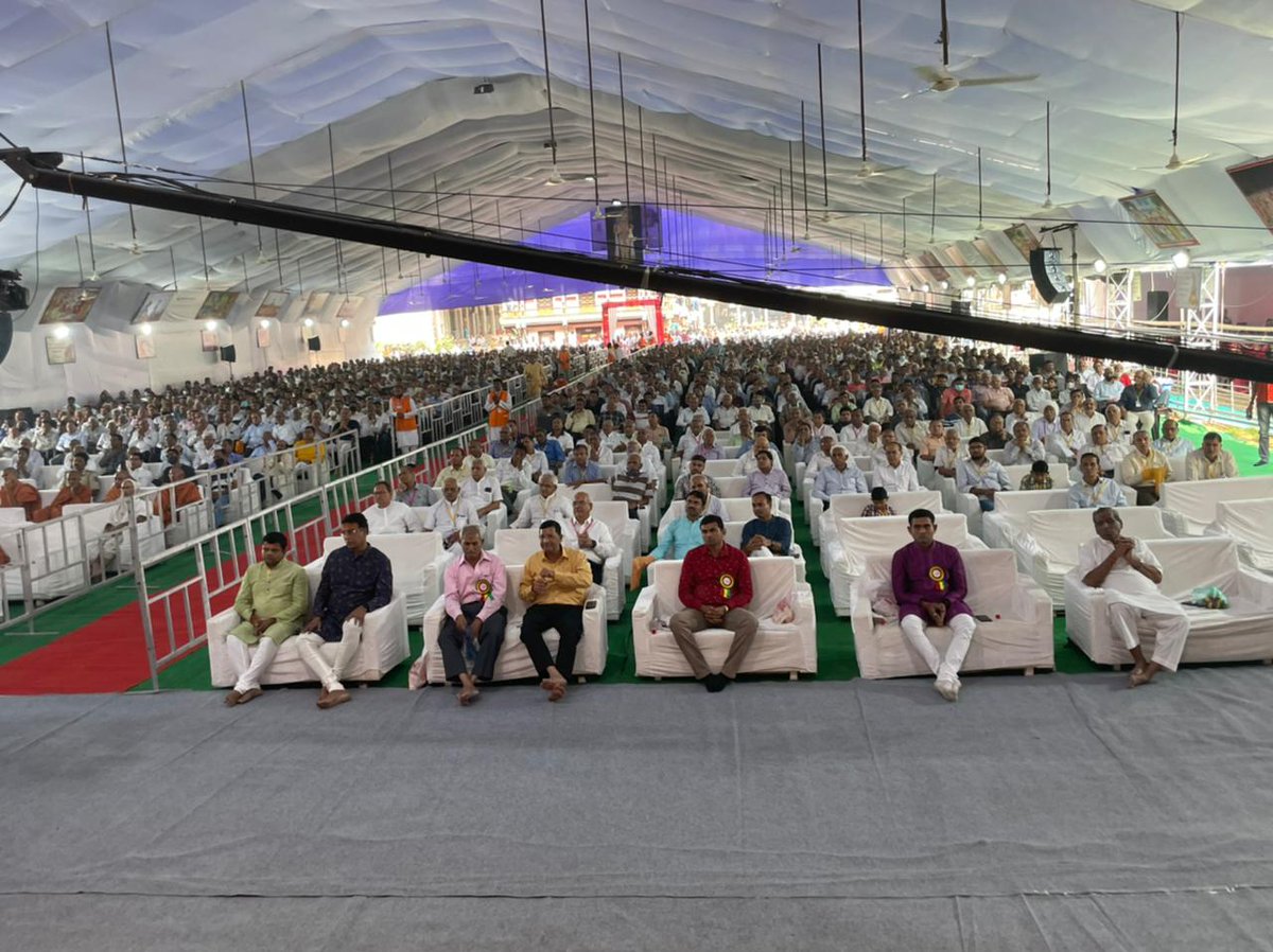 devusinh's tweet photo. શ્રી સ્વામિનારાયણ મંદિર વડતાલધામ આયોજીત કાર્તિકી સમૈયો - 2021 નિમિત્તે ભગવાન સ્વામિનારાયણના લીલા ચરિત્ર તથા તેમના સંપર્કમાં આવેલ પવિત્ર વસ્તુઓના દર્શન કરી ધન્યતા અનુભવી અને  પ.પૂ. ધ.ધૂ. 1008 આચાર્ય શ્રી રાકેશપ્રસાદજી મહારાજશ્રી ત��ા  વક્તા પ. પૂ. સદ્. શ્રી જ્ઞાનજીવનદાસજી સ્વામી, https://t.co/R2fwZDK8JC