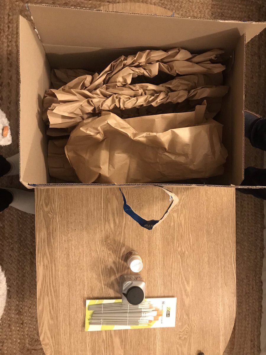 Luc_ile7's tweet photo. @Cultura c’est quel type de complexe ça : un gros emballage pour trois petits produits? 

Faites un effort sérieux, même @AmazonNewsFR fait mieux que vous, c’est pour dire! 

#emballage #economiecirculaire https://t.co/EDebG6Ya1P