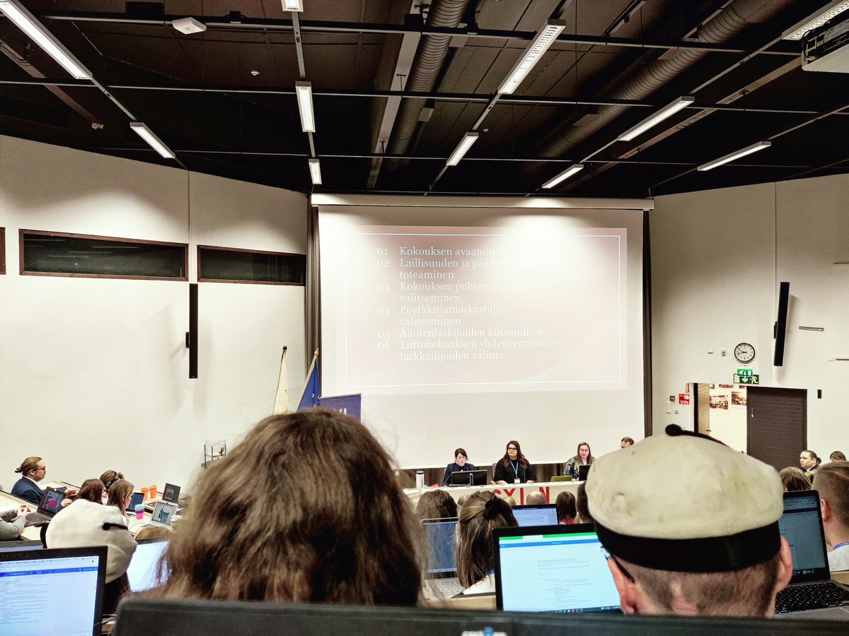 Ruffecs's tweet photo. TietoTeekkarit ovat tänäkin vuonna edustettuja Suomen Ylioppilaskuntien Liiton liittokokouksessa! Päivän meininkiä pääsee seuraamaan @treytampere ja minä avaan täällä myöhemmin, mistä liittarissa on kyse. Vuh vuh! #SYLliittari #treytampere #meopiskelijat #tite https://t.co/j6PtWC8EYx