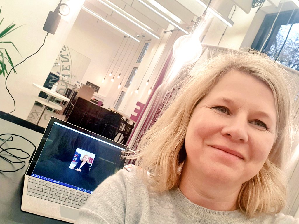 anke_rasmus's tweet photo. Guten Morgen Freitag. Kaffee ist gekocht, Internet läuft.☕💻 Auf geht's in die digitalen Gespräche. 💪💜
#allesdigital #wirmachenweiter #auchimNovember https://t.co/INDm7vdXGQ