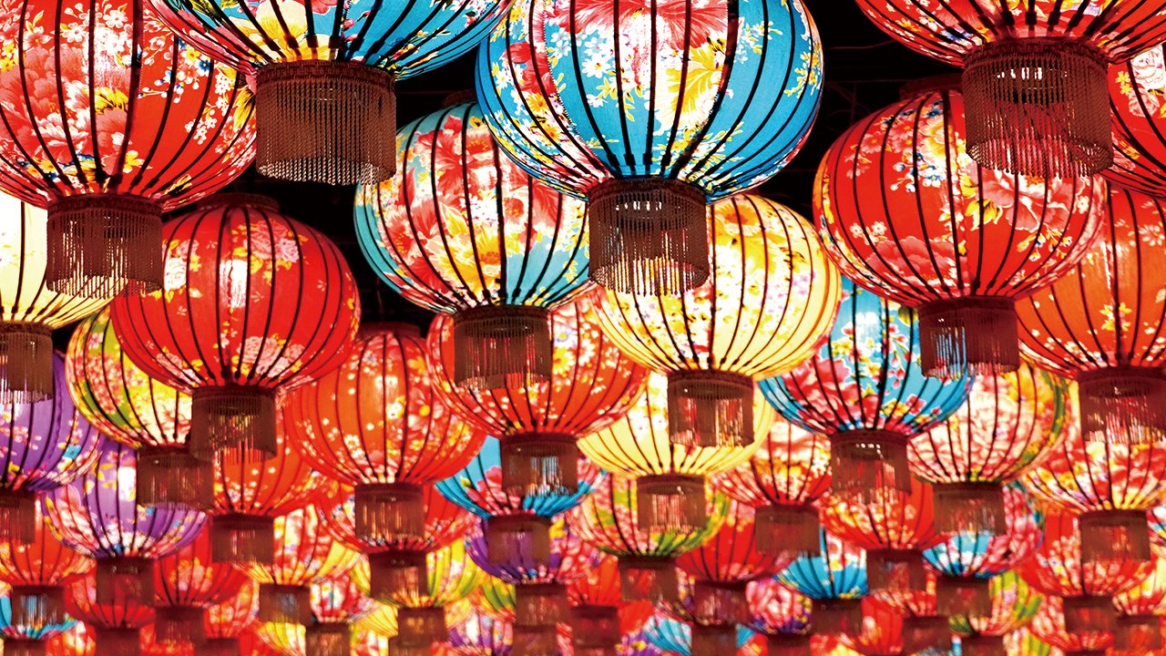 ひらかわのコト 提灯 点灯中 ひらかわイルミネーションプロムナード 開催中 平賀駅前で煌びやかな台湾提灯が点灯されています 今の時期にしか見られない幻想的な風景をぜひご覧ください ひらかわのコト 平川市 青森 イルミネーション 平賀駅