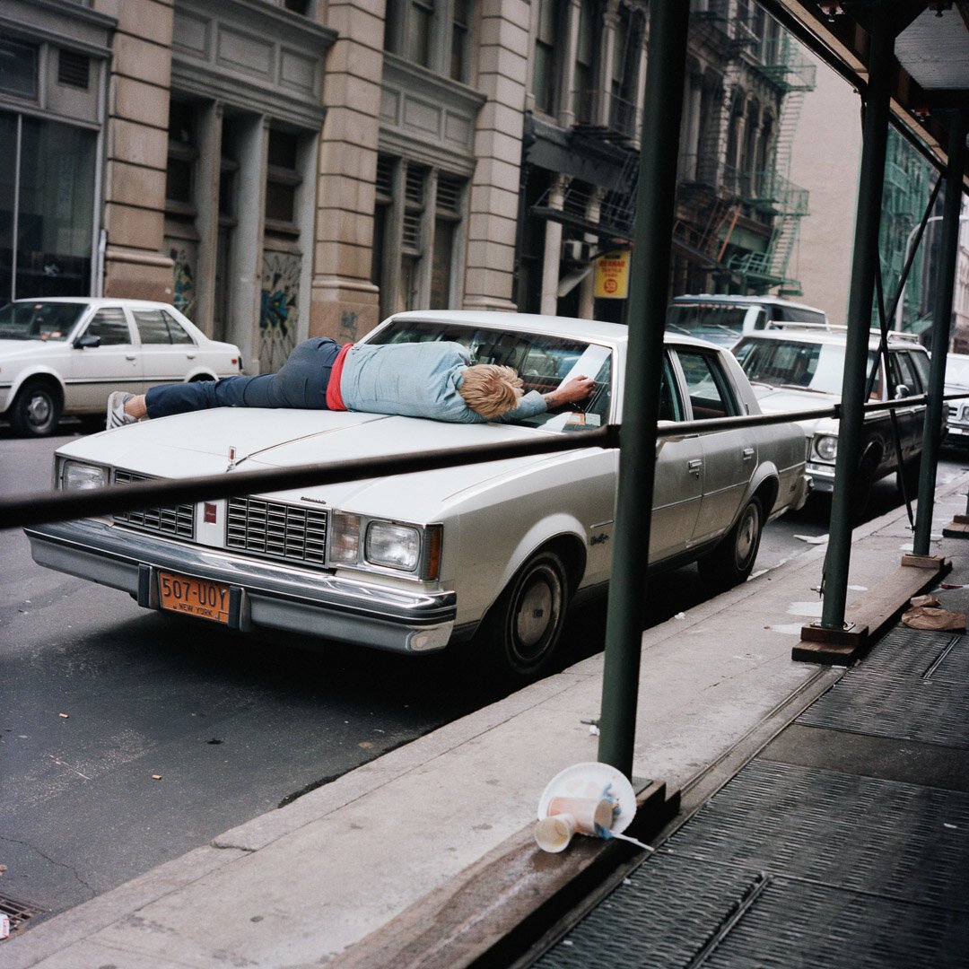 mixdevil66's tweet photo. #RedEye to New York. Throughout the 1980s, #JanetDelaney's job in a San Francisco #photography lab was punctuated by the last-minute flights she would take to #NewYork as a courier. @MACK_books https://t.co/X0TYP1lRx0 https://t.co/Ofn8ga5Pur