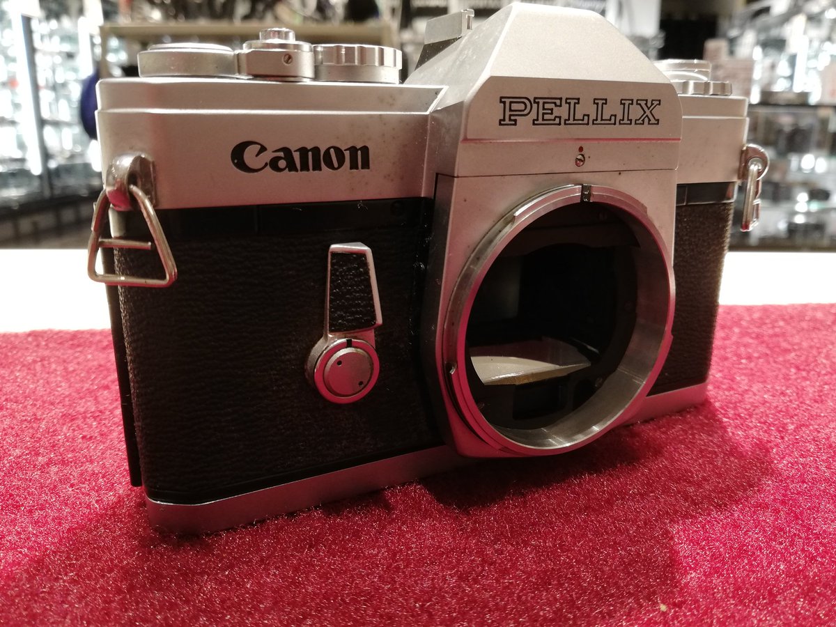 wattmann_cm_myh's tweet photo. ワットマンマルイシティ横浜カメラ買取センターです。
【入荷情報】
#CANON #PELLIX
キャノンペリックスのお持込が
ございました。
ミラーアップがないため
像の消失もミラーの振動もありません、アイピースシャッターがないため前期でしょうか。
#ワットマン
#マルイシティ横浜
#ペリクル https://t.co/OyulTK1jQh