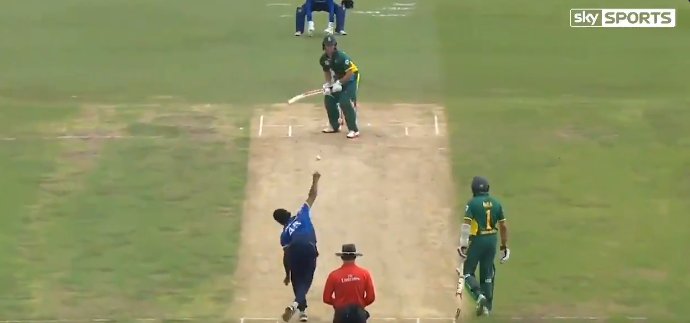 aks0809's tweet photo. This very random screenshot probably says a LOT about AB de Villiers the batter.

The ball is out of the bowler's hand and AB still has almost all options open. INSANE.

Guess what shot he played.

#ABdeVilliers 
Cricket will miss you legend https://t.co/5uaz0F8Pym