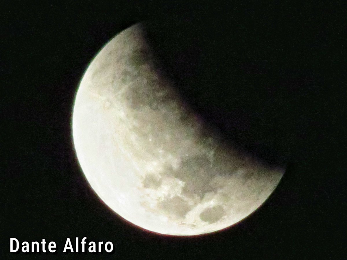#EclipseDeLuna visto desde la ciudad de #Colima.