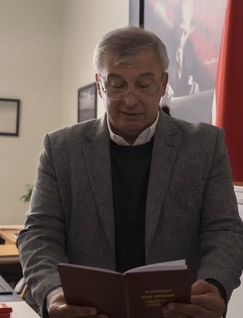 tozzerrecikleri's tweet photo. Oğlumun Nevayla         Oğlum Ceylinle
 evlendiğini                     evlenmiştir:
sanıyorumdur:                 

#yargı https://t.co/J7y8TfpMqW