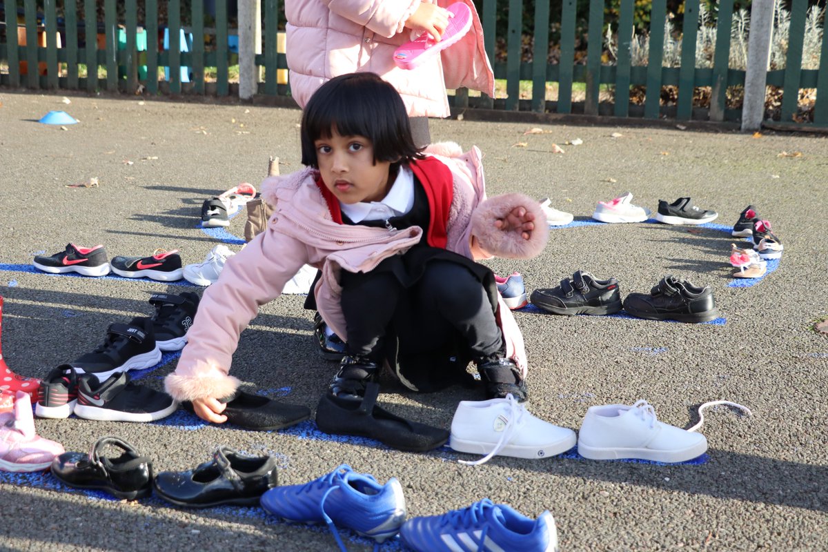 minetinfants's tweet photo. In the afternoon we took part in #SHOESHARE in conjunction with #Clarks and #UNICEF. A big thankyou to all the families for bringing your old shoes.👠👡👢🥿👞👟🩰 https://t.co/vAtU0GPSix