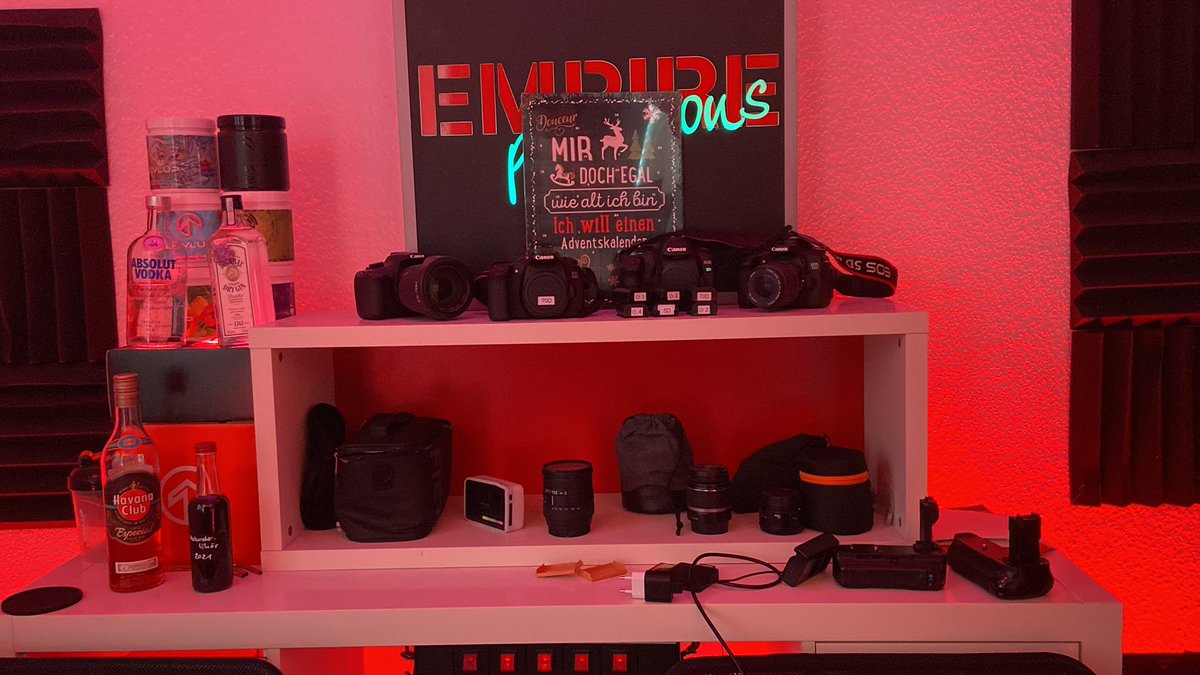 NiclasTBO's tweet photo. In kürze gehts los zur nächsten #ebattlecircus LAN.
An alle Spieler vor Ort, solltet ihr extra off Stage Bilder wollen, sagt mir in der Location Bescheid.
Man sieht sich @ebattleGG @SxmpleXI @NicoRZque @Jxnszki … https://t.co/TqEu9uao8d