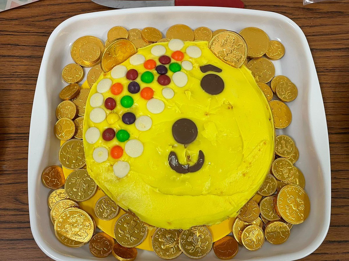 The team at Salisbury City Hall Vaccination Centre are doing their bit - making and eating cake to donate to <a href="/ChiIdreninNeed/">ChildrenInNeed</a> #pudsey <a href="/Lizzy_nash2/">Lizzy Nash</a> <a href="/SalisburyNHS/">Salisbury Hospital</a>
