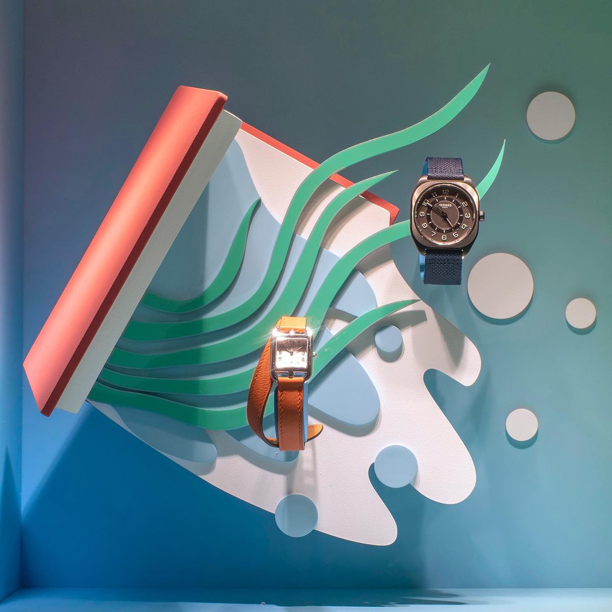 LanzavecchiaWai's tweet photo. New #hermeswindows series at @Hermes_Paris @n_takashimaya, Singapore.

“The Textbook Trip”📚🌈🌏

Photos by 
@darrensohphoto

#lanzavecchiawai #hermes #windowsdisplay #hermessingapore #retaildesign #windowdesign #dream #artwork #design #scenography  #visualmerchandising https://t.co/zrDrFAg4K1