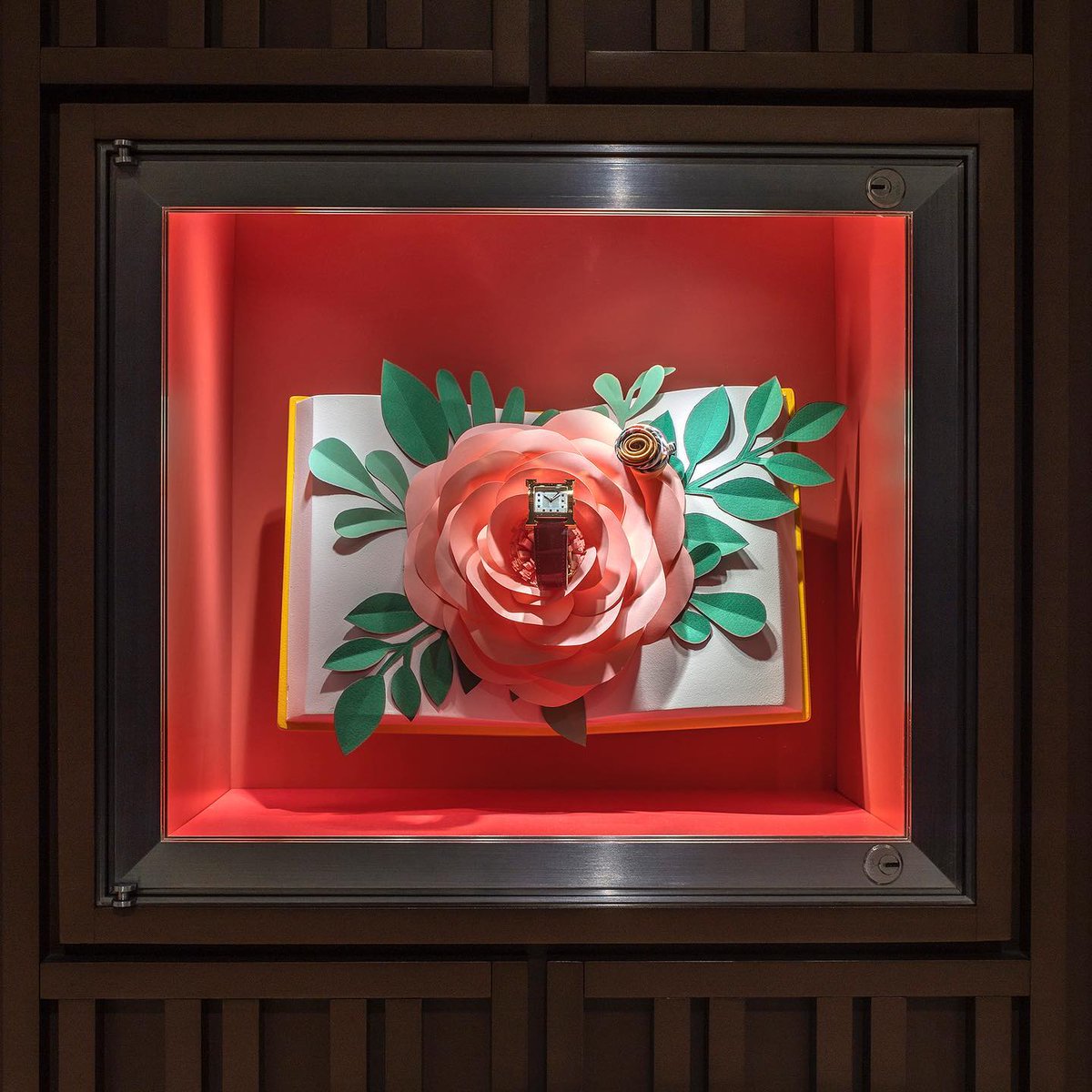 LanzavecchiaWai's tweet photo. New #hermeswindows series at @Hermes_Paris @n_takashimaya, Singapore.

“The Textbook Trip”📚🌈🌏

Photos by 
@darrensohphoto

#lanzavecchiawai #hermes #windowsdisplay #hermessingapore #retaildesign #windowdesign #dream #artwork #design #scenography  #visualmerchandising https://t.co/zrDrFAg4K1