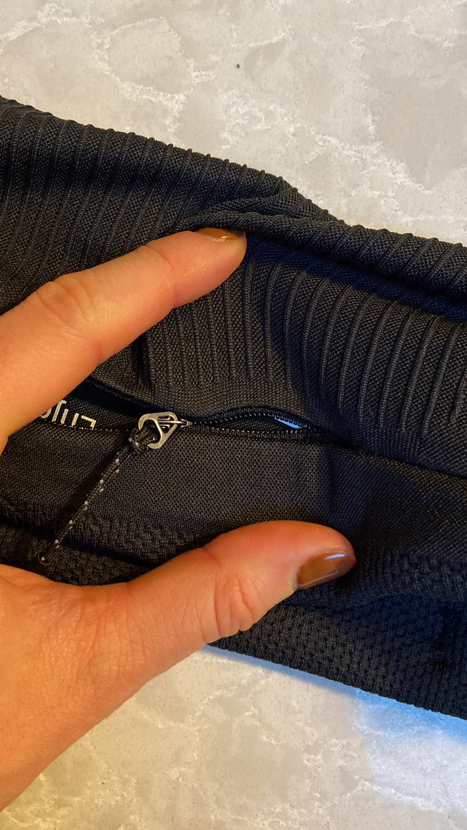 SashaLSeddon's tweet photo. @DecathlonUKCS hey, I have just received my order and the zip has arrived broken on my strap could someone help? https://t.co/FqBCchuBjl