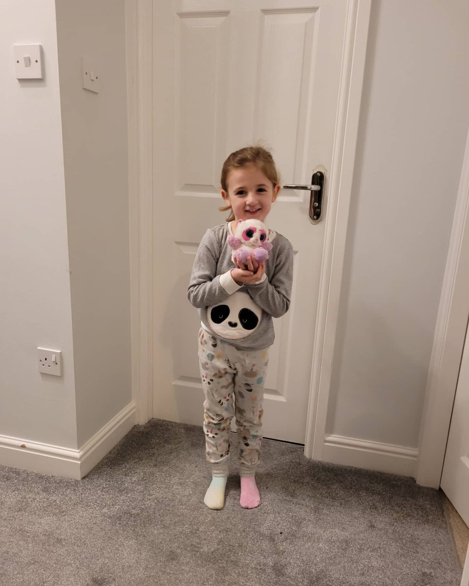 lucyjoymac1's tweet photo. @foundmelthamce @yr6melthamce  🐼🦥 C and E super excited this morning #pjday #childreninneed #oddsocks 💕 https://t.co/rJqKQMctpV