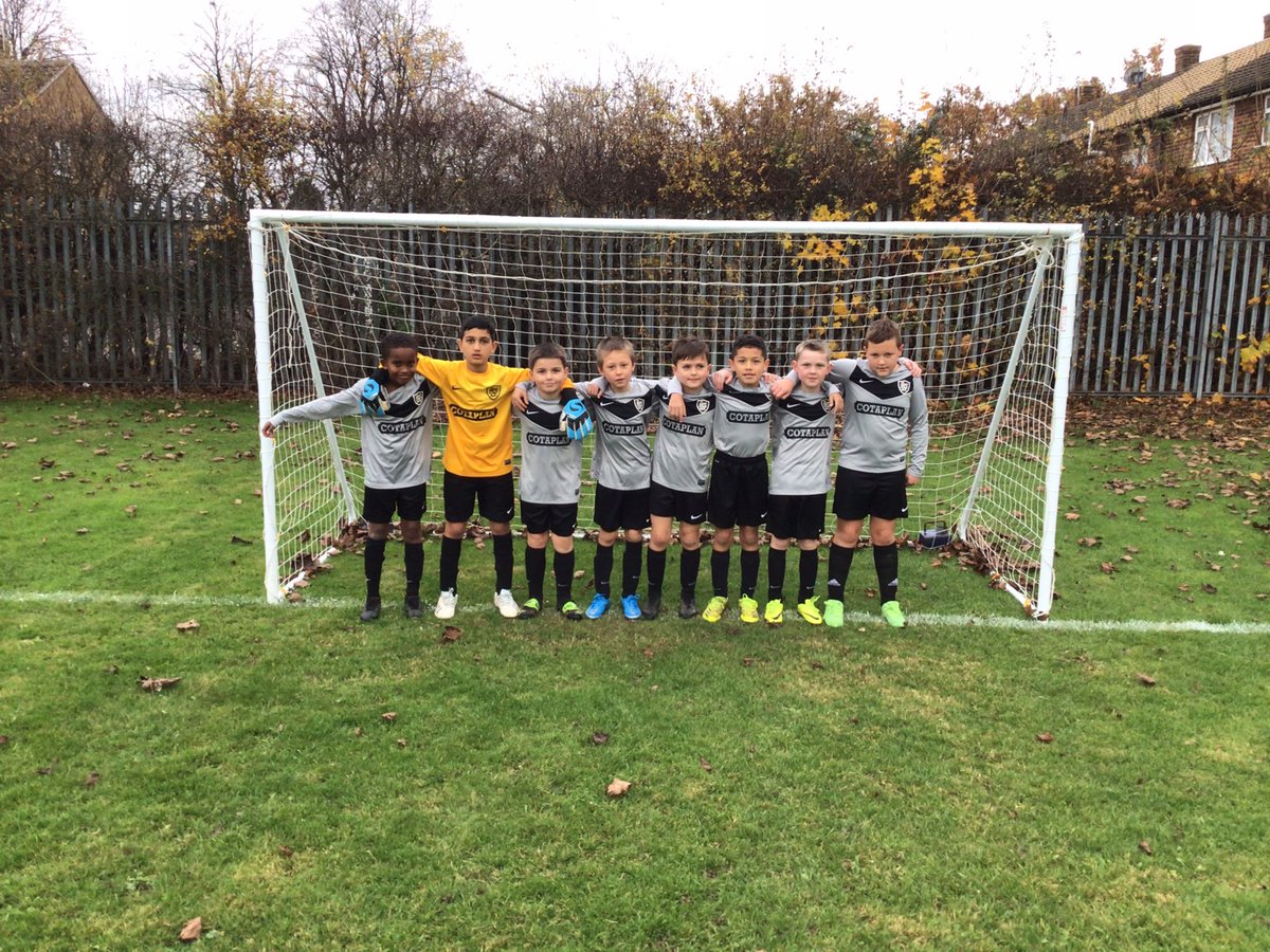 lynch_pe's tweet photo. Well done to our yr 3&amp;4 Girls &amp; Boys Football team! Both winning their matches in the Slough Schools league, Boys 4-0 and the girls 14-0! Very proud of all of them. https://t.co/JbRfXJJX70
