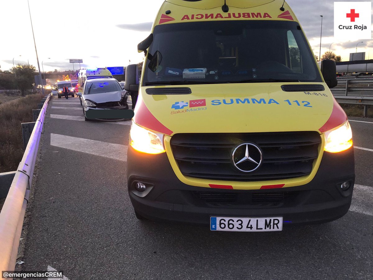 emergenciasCREM's tweet photo. Tras solicitud desde #SUMMA112 colaboramos en la evacuación, tras valoración por recursos del SUMMA112, de un herido producido en un accidente de tráfico en la #M50 #Leganés
Intervienen, también, #BomberosCM:
#ASEM112 https://t.co/uwunqwk12h