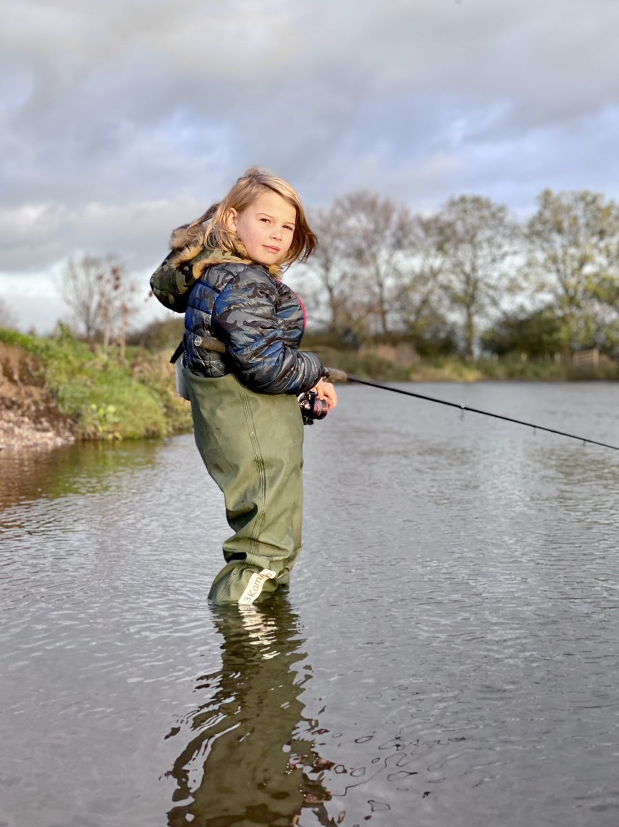 fishingfamilyuk's tweet photo. A few hours spent learning to run a stickfloat down a river for the 1st time
#takeyourkidsfishing #makeitfun
#fish #fishing #hindersbait #angler #angling #stickfloat #river #vissen #visser #angeln #pecheur #fischen #fischer #fishinglife #fishingkids #fishingfamily #getfishing https://t.co/kn1U90itua