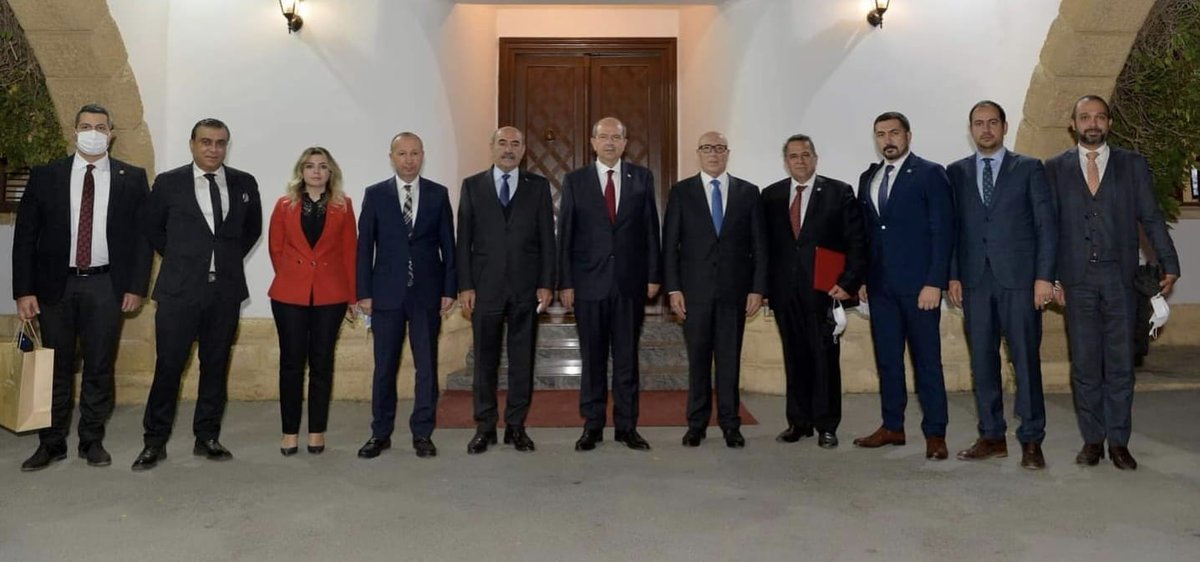 csbgovtr's tweet photo. Çevre, Şehircilik ve İklim Değişikliği Bakan Yardımcımız, Türk Dünyası Mühendis ve Mimarlar Birliği Genel Başkanı Sayın Mücahit Demirtaş, Türk Dünyası Mühendisler ve Mimarlar Birliği heyeti ile Kuzey Kıbrıs Türk Cumhuriyeti Cumhurbaşkanı Sayın Ersin Tatar'ı ziyaret etti. https://t.co/WkUvUcuXvg