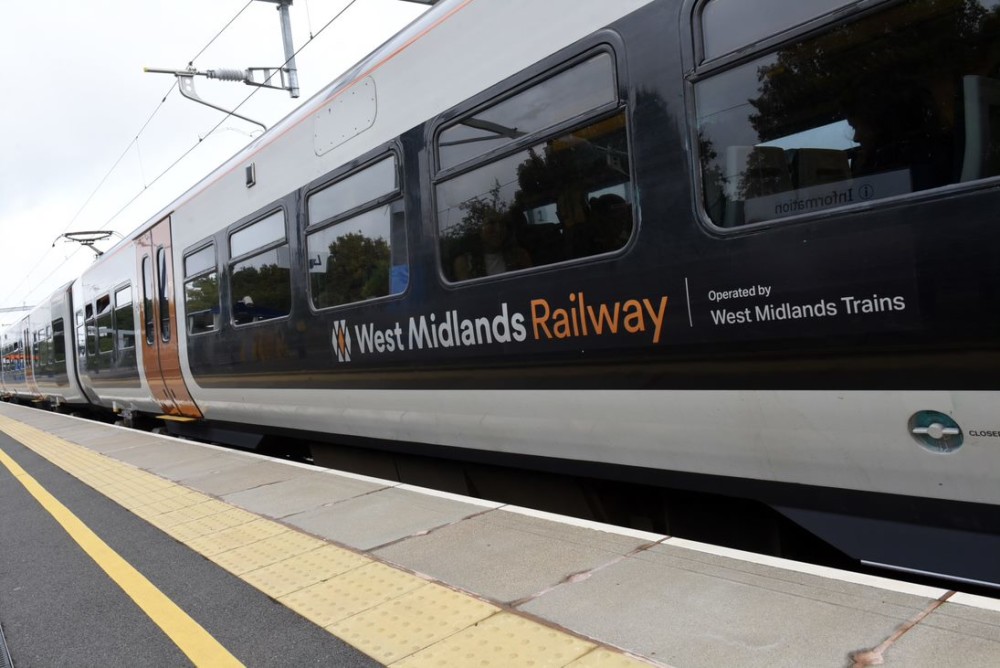 Passengers in #Worcester can have their questions about @WestMidRailway answered when the Whistle Stop Tour comes to Foregate Street station next week. Details: https://t.co/GlZXeulmGV https://t.co/lJn9i3k1Mf