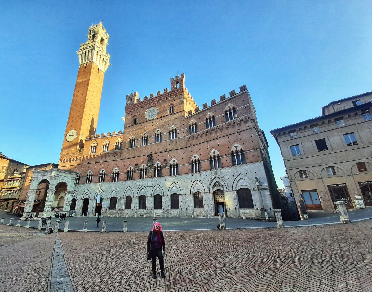 ¿Conocéis Siena? Es una de las ciudades más fascinantes del norte de Italia. Perderse entre sus callejuelas nos ha hecho trasladarnos al medievo: un viaje en el tiempo de lo más extraordinario. #viajar #Italia