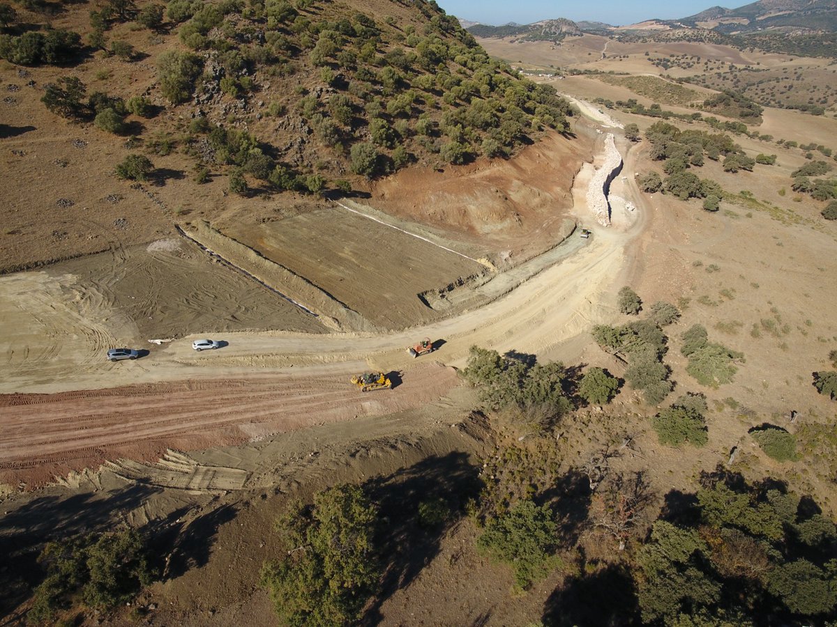 🛣️Las obras de ensanche y mejora de la carretera Paterna-Medina alcanzan el 45% de ejecución 

El acceso a Alcalá del Valle, al 20%

📰👉bit.ly/3HAPw42

<a href="/MercedesColomb1/">Mercedes Colombo</a> <a href="/FomentoAND/">Consejería de Fomento de la Junta de Andalucía</a>