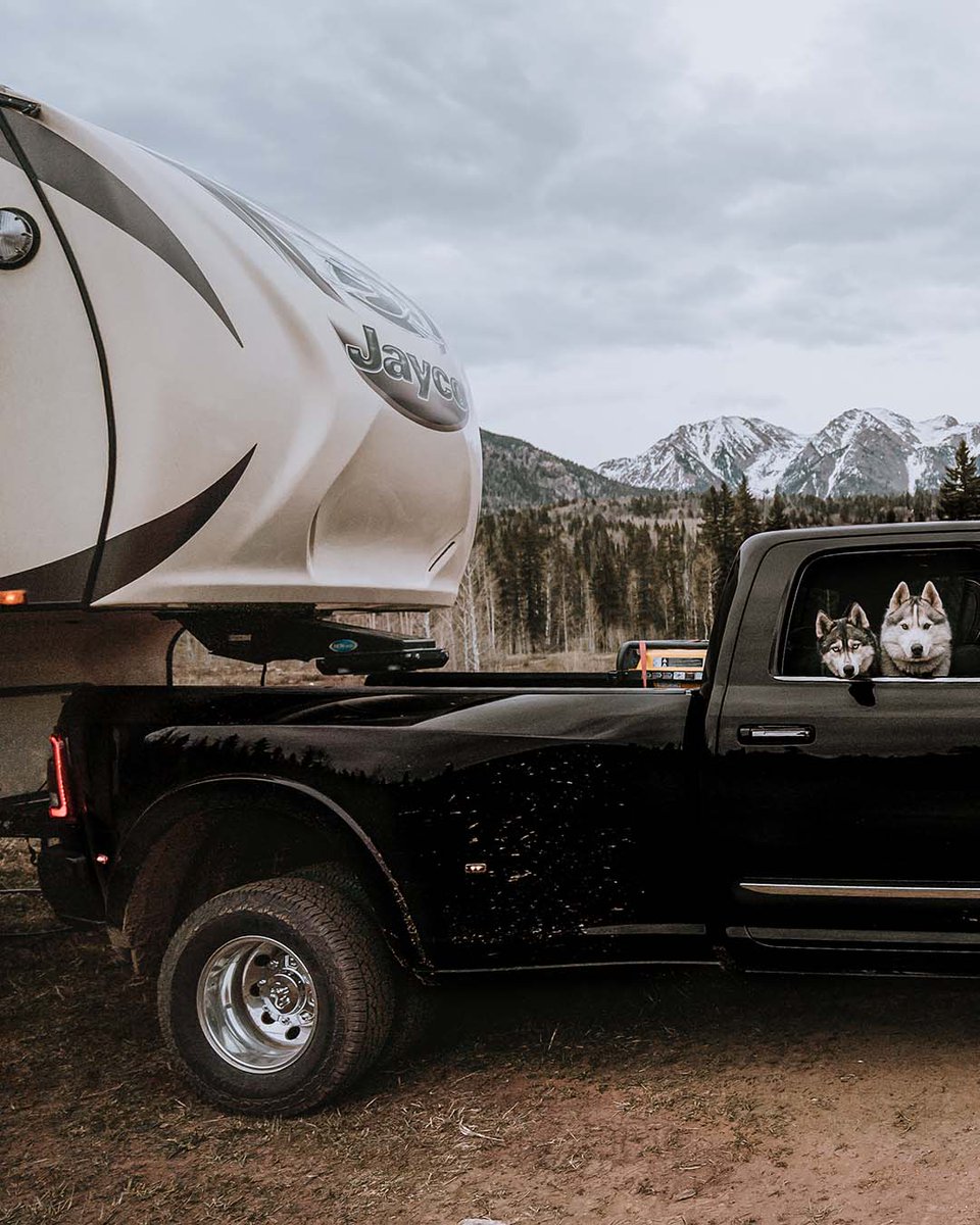 RamTrucks's tweet image. Raise your hand (or your paw) if you’re hooking up the RV for some holiday travel. ✋

#RamTrucks #Ram3500 #JaycoRV