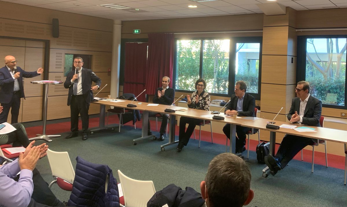 ADeljarry's tweet photo. J’ai eu le plaisir de participer ce matin à la conférence territoriale @GroupeLaPoste dédiée à la conjoncture économique et la transformation des entreprises. L’occasion d’évoquer la reprise et les enjeux pour notre territoire avec Stephane Latouche @banquedefrance https://t.co/bunHmnEzHe