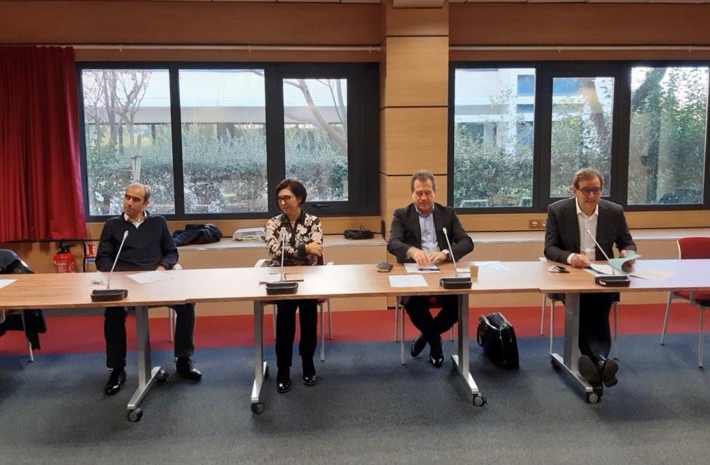 ADeljarry's tweet photo. J’ai eu le plaisir de participer ce matin à la conférence territoriale @GroupeLaPoste dédiée à la conjoncture économique et la transformation des entreprises. L’occasion d’évoquer la reprise et les enjeux pour notre territoire avec Stephane Latouche @banquedefrance https://t.co/bunHmnEzHe