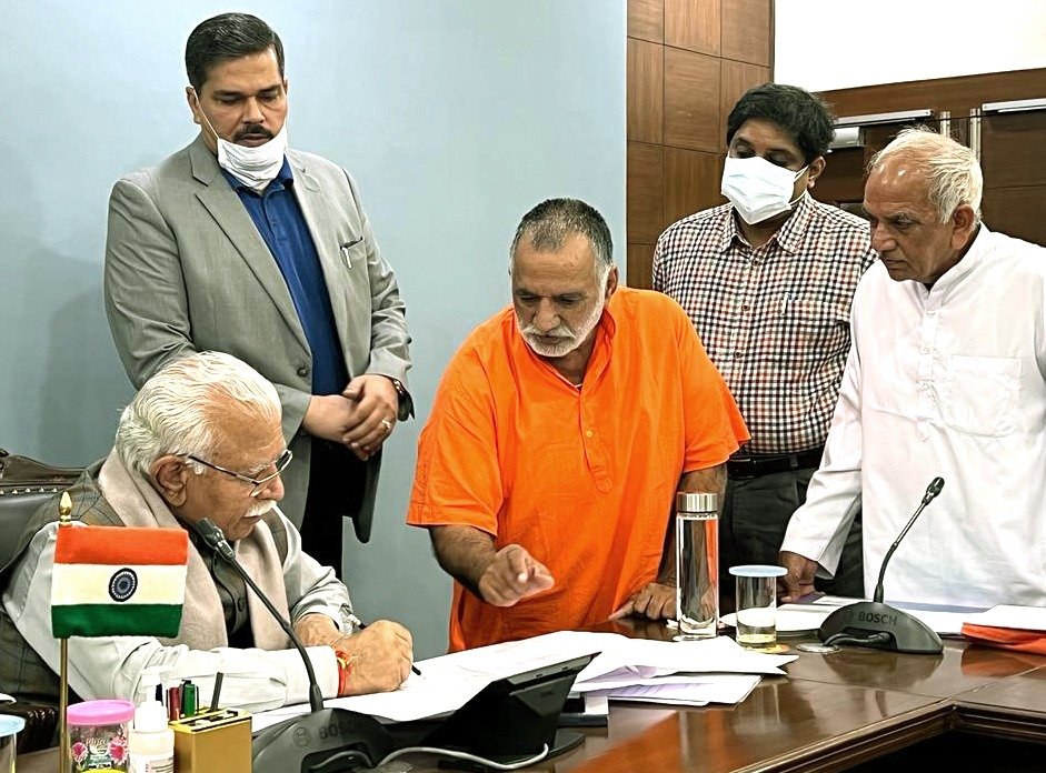 मुख्यमंत्री श्री <a href="/mlkhattar/">Manohar Lal</a> ने झज्जर में स्वामी ओमानंद सरस्वती के नाम पर एक विशाल संग्रहालय के निर्माण के लिए HSVP की भूमि देने के प्रस्ताव को स्वीकृति प्रदान कर दी है। इस संग्रहालय में स्वामी ओमानन्द द्वारा संरक्षित पुरातात्विक महत्व की लगभग 2 लाख वस्तुओं को प्रदर्शित किया जाएगा