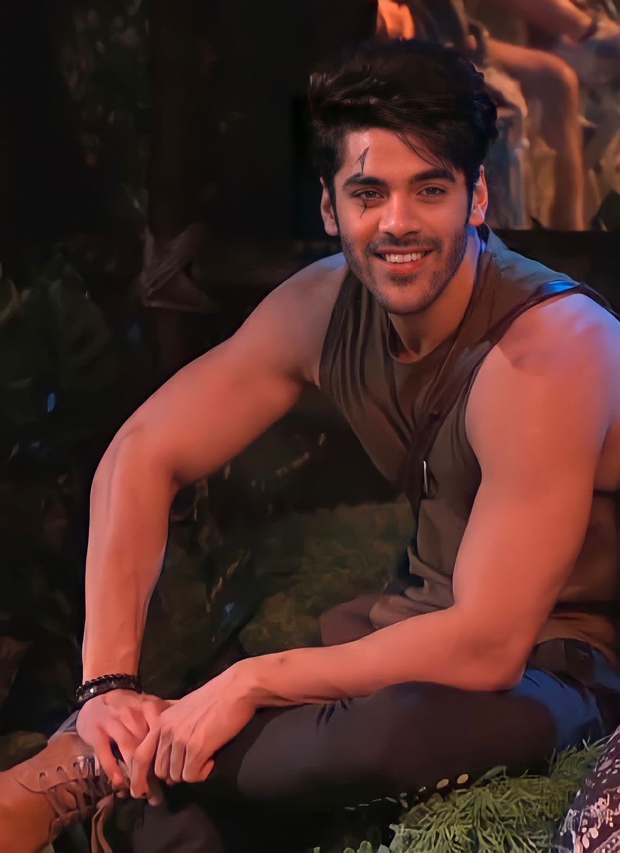 SimbaFanclub1's tweet photo. Black as the devil, hot as hell... pure like angel, sweet as love. 
Be aware of this devil he has a pretty face! 😉

@SimbaNagpal7 

#SimbaNagpal #SimbaSquad #SimbaScads @ColorsTV @justvoot @BiggBoss https://t.co/aPPtSNbbHB