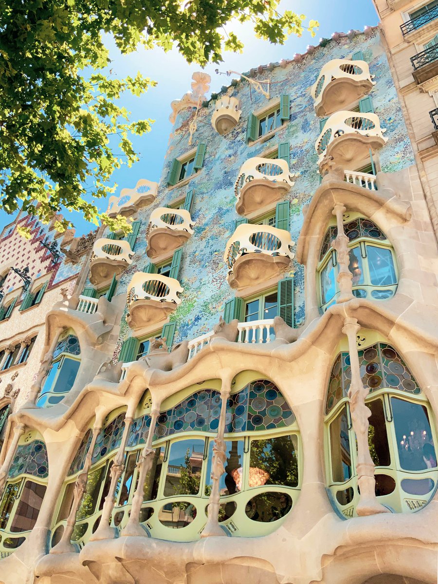 Did you know that #Barcelona is home to 9 UNESCO World Heritage sights? Come visit the seaside city on one of our trips!