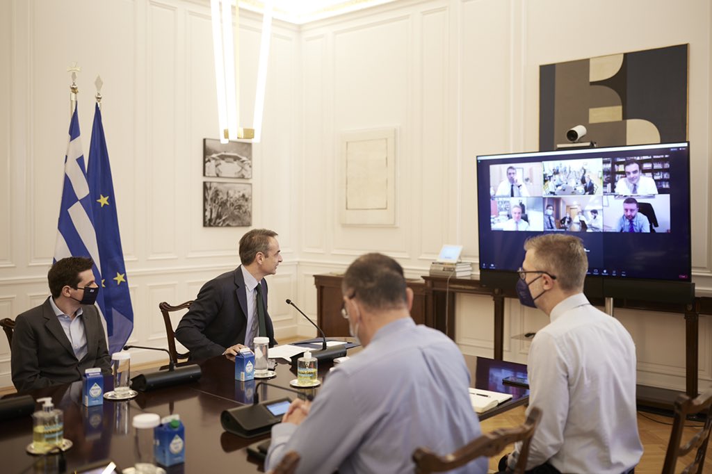 Pierrakakis's tweet photo. Παρουσιάσαμε στον @PrimeministerGR την ψηφιακή βεβαίωση εγγράφου και ιδιωτικού συμφωνητικού, δυο νέες υπηρεσίες που επιτρέπουν στους πολίτες να βεβαιώνουν ψηφιακά την υπογραφή τους σε κάθε έγγραφο.

@georgantasgr @th_livanios @christopoulosgr @DimosthenisAnag @grnet_gr https://t.co/vK5Iy1NgwW