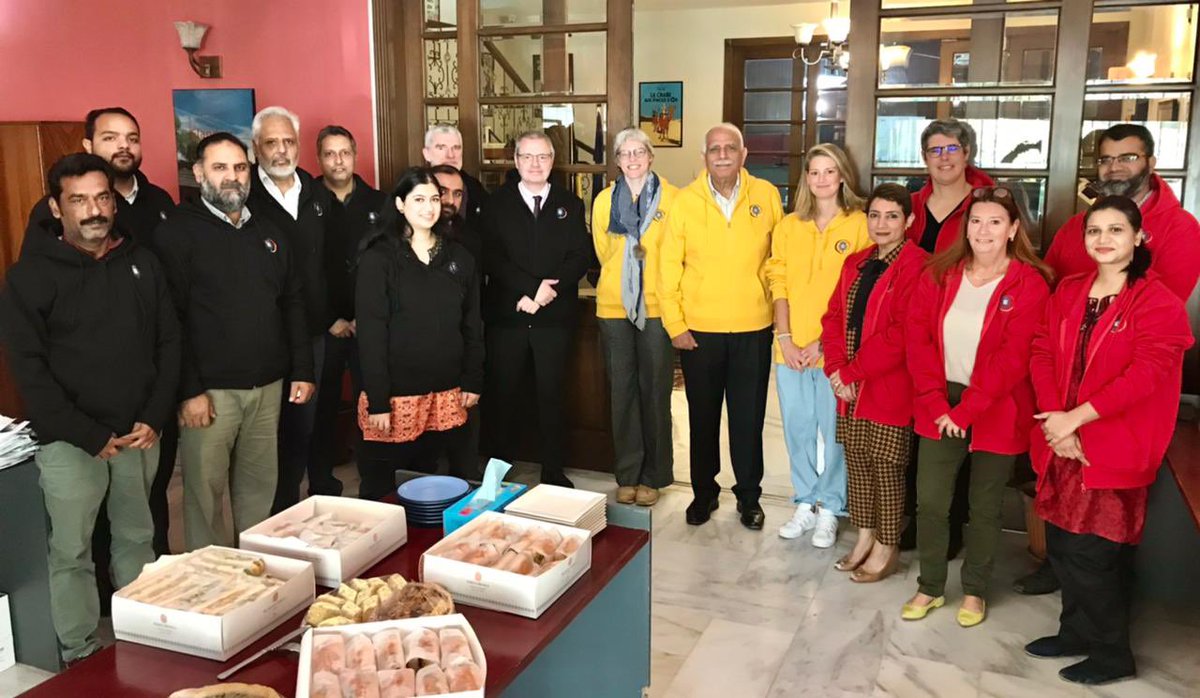 <a href="/BelgiumISB/">Belgium in Islamabad</a> <a href="/AWEX_Asia/">AWEX Asia-Pacific</a> <a href="/YaelHaumont/">Yaël Haumont</a> thank u Ambassador Bronchain for these lovely tricolour sweatshirts especially made for the Embassy staff on the occasion of Kings’ Day. Very thoughtful gesture. Yellow does stand out😍