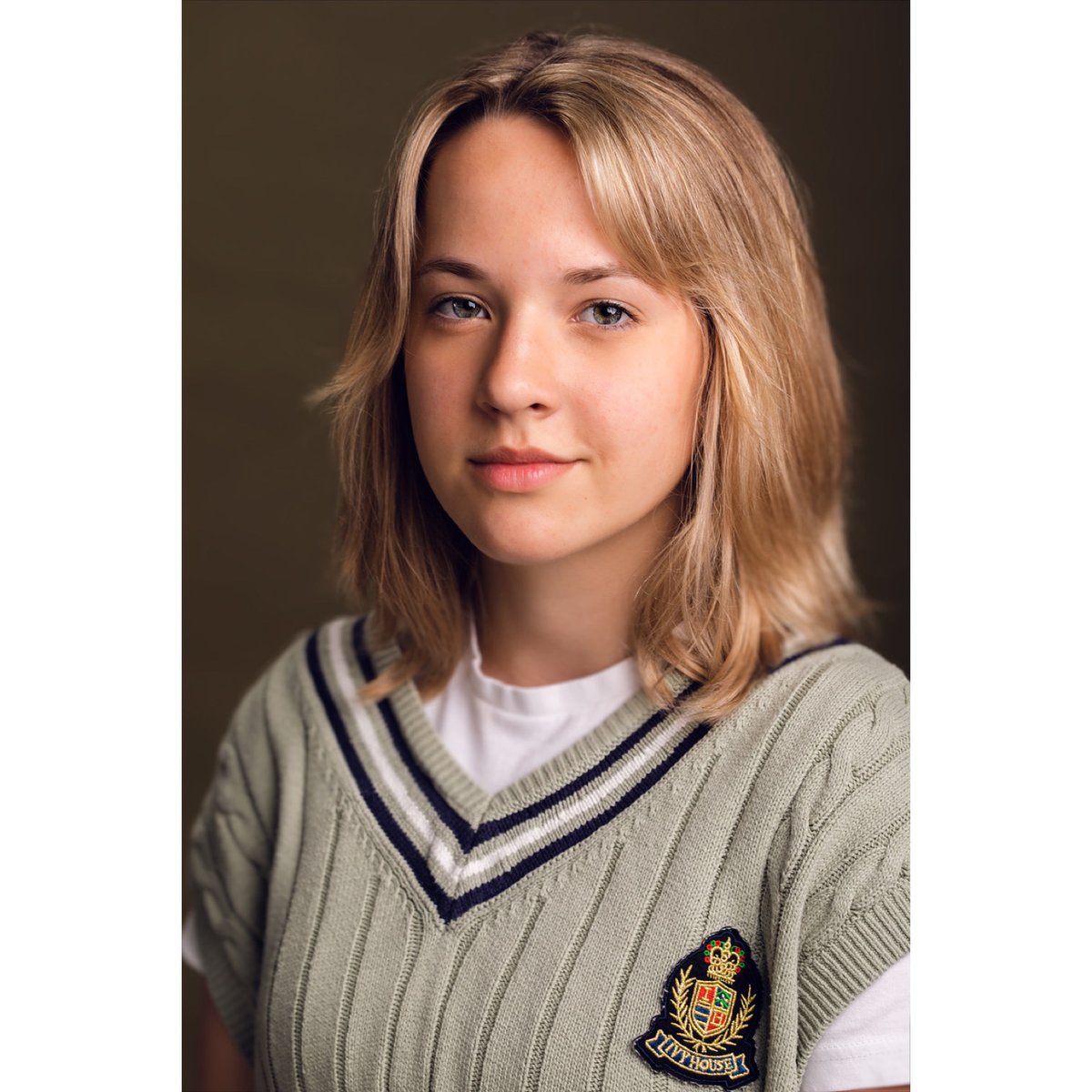 Flashback Friday with Louisa! These were from her headshot session back in summer, and she looks great doesn’t she!! 
📸
#2021 #kent #kentfamilys #loveashford #family #photoinspo #photography  #memories #familyphotoshoot #canonuk #flashbackfriday #fridayfeeling #almosttheweekend