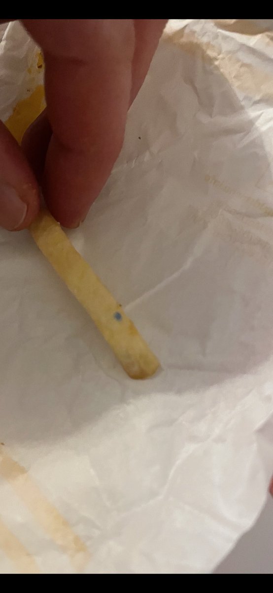 RossWhitaker89's tweet photo. Cheers For the Foreign object. Went down a treat. Not. Absolutely Disgusting. 🍔🤢🤢🤮🤮@McDonaldsUK https://t.co/lUpHIN4mlf