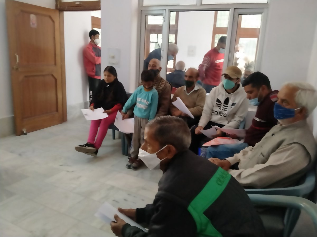 vivek01892's tweet photo. आज दिनांक साधना दिवस ,माननीय एकनाथ रानाडे जी के जन्मजयंती दिवस पर विवेकानंद केंद्र कन्याकुमारी शाखा कांगड़ा द्वारा गोपाल बाग घुरकड़ी में ईएनटी कैंप का आयोजन किया गया #साधना_दिवस #सेवा_ही_साधना #एकनाथजी #ENTCamp @vkendra @vifindia https://t.co/bXwdocYEHl